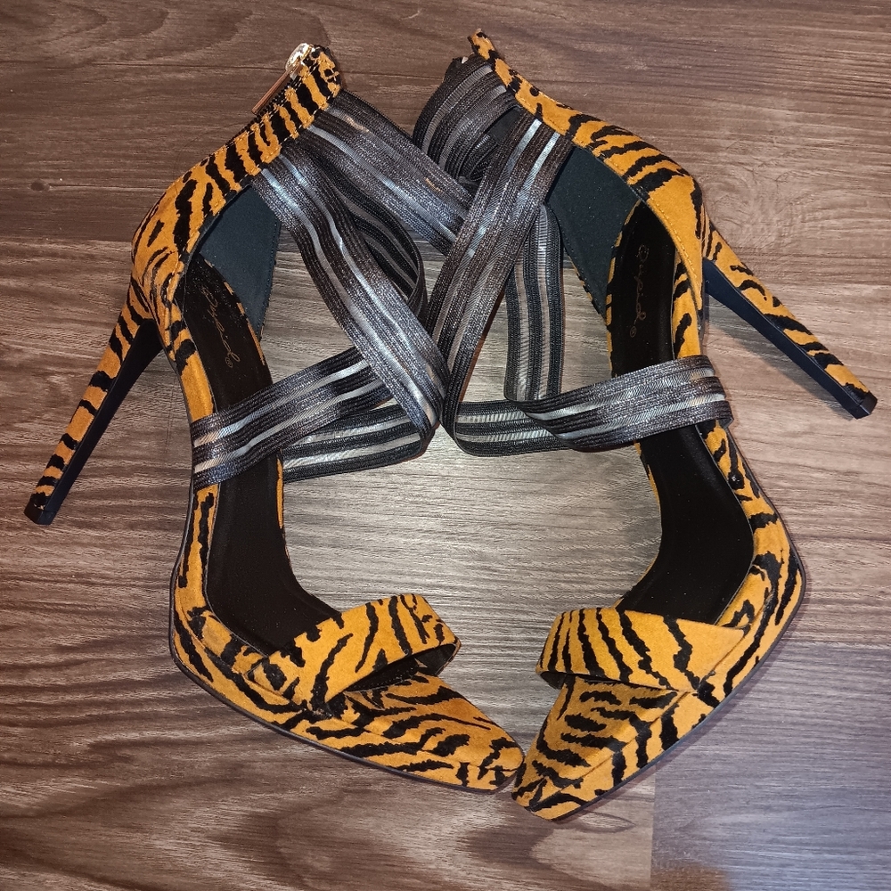 Stylish Tiger Print Heels